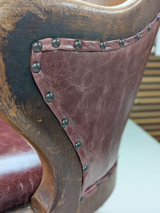 Close-up of the stud trim on the outside back